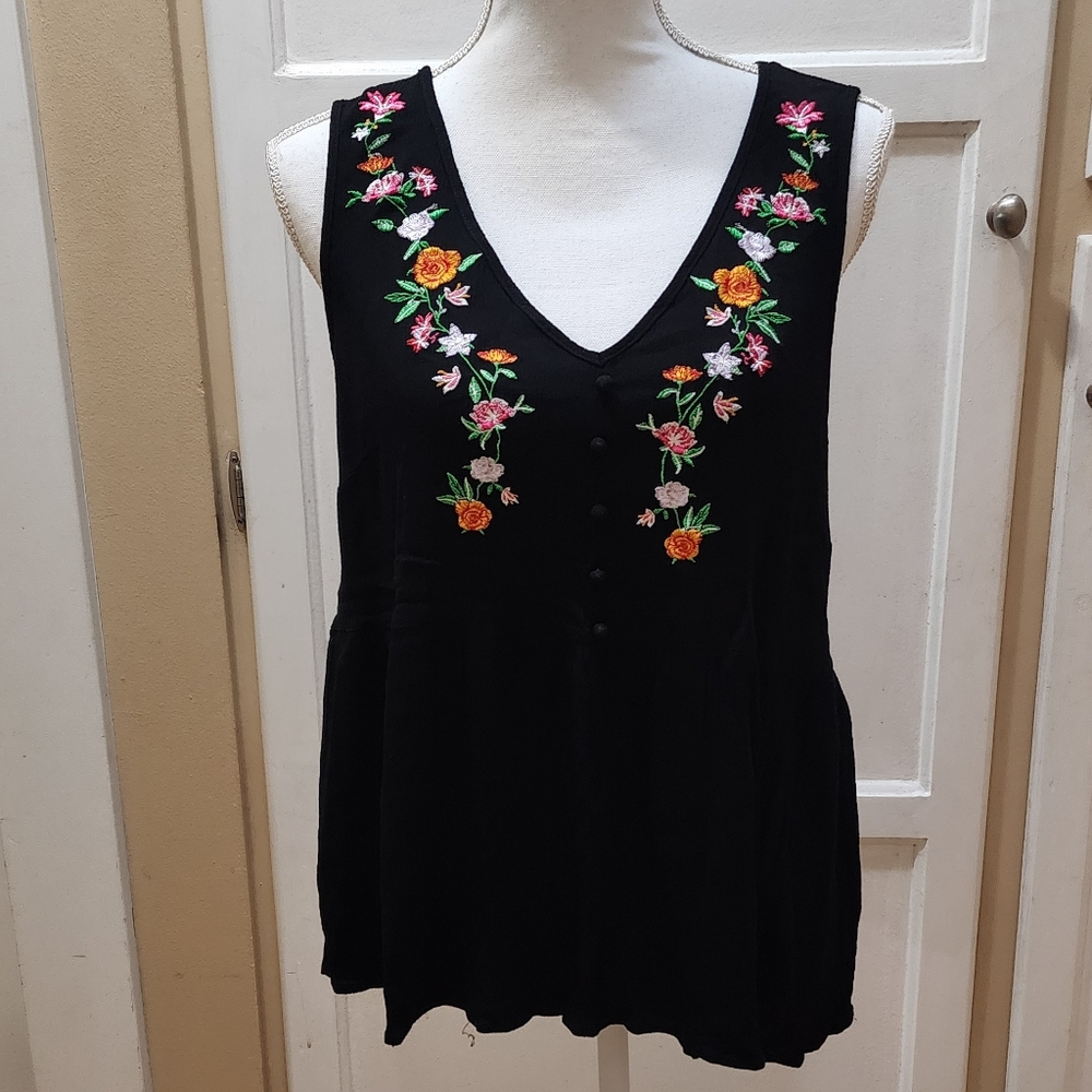 SHEIN Women's Floral Embroidery Ruffle Hem Tank Top NWOT - Picture 3 of 12